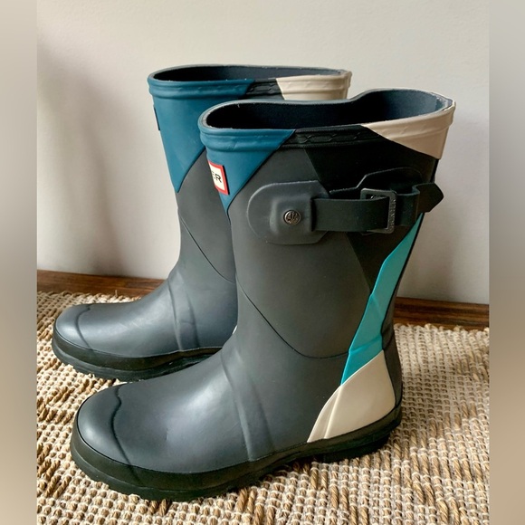 Hunter Blue and Gray Boots - SZ 6 - Picture 9 of 13